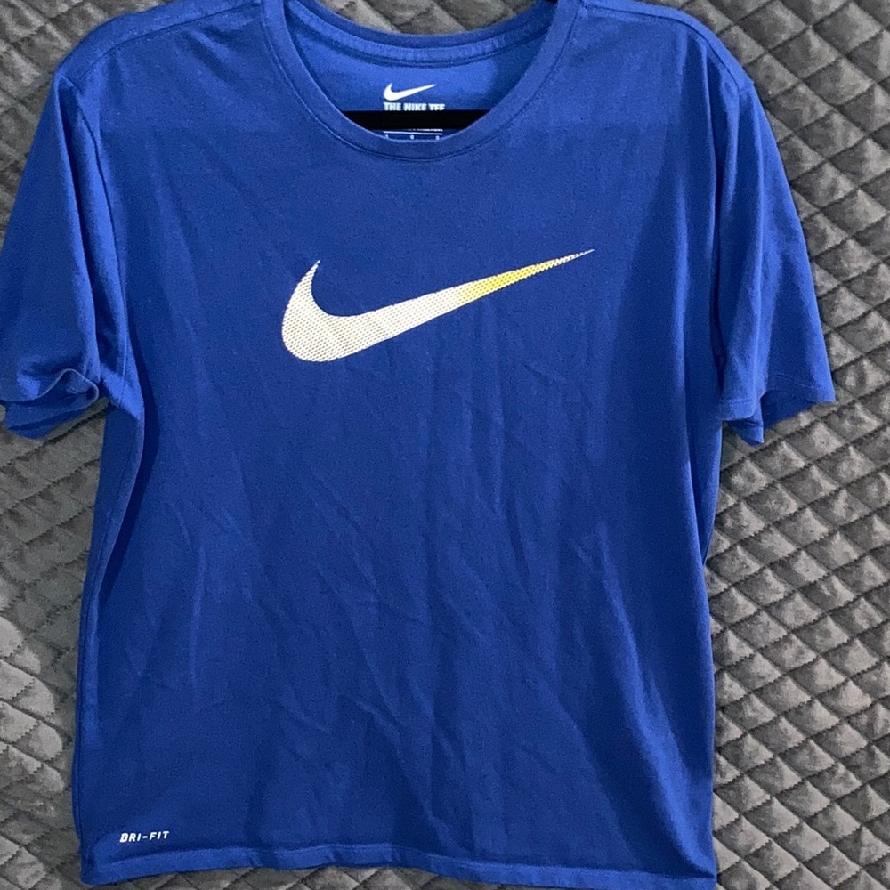 Nike tee